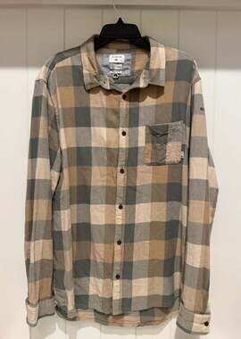 Quiksilver Men's Plaid Flannel Regular Fit Long Sleeve Button-Down Shirt